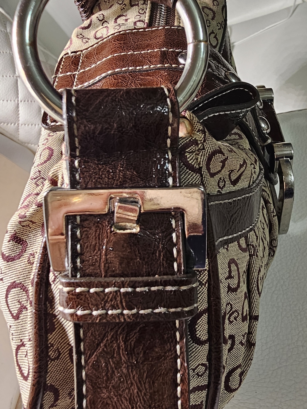 Vintage Guess Beige Canvas Shoulder Bag with Brown Leather Trim (Used) - Picture 6 of 10